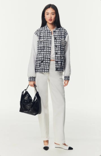 2025 توب شانيل أبيض بطبعات لوقو و لؤلؤ Chanel 25P white pearls blouse