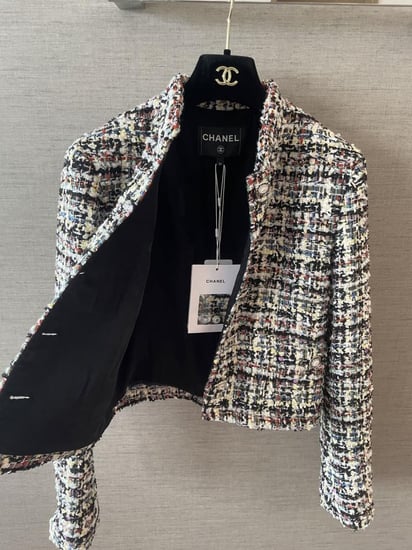 2026 سترة شانيل جاكيت تويد رمادي مقلم مطرز  Chanel gray tweed jacket