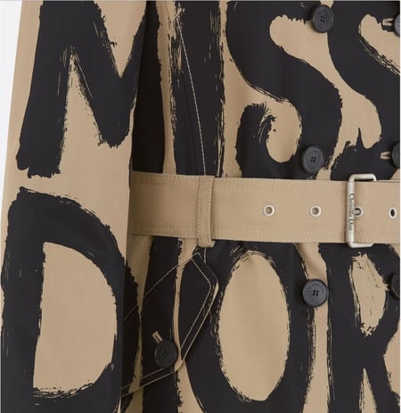 ديور ترنش كوت بيج عليها كتابة ميس ديور beige miss Dior trench coat