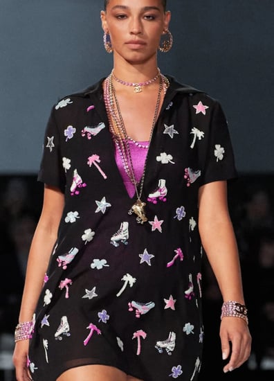 2024 اقراط شانيل حلقة بشعار سي سي ذهبي مرصع بمئات الكريستالات الخلابة وردي برتقالي موف اصفر