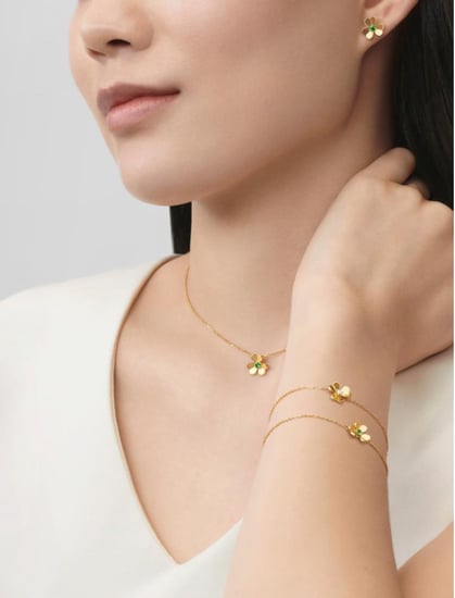 قلادة فان كليف فريفول ذهبي Gold Frivole pendant Van Cleef necklace