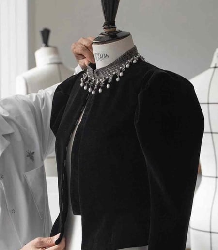 جاكيت ديور أسود مخمل كم طويل شك رقبة Dior Embroidered Cropped Jacket