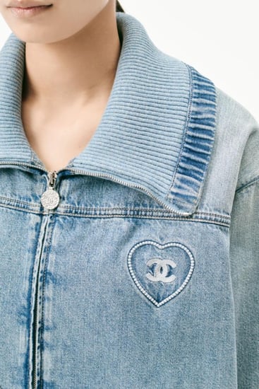 2025 جاكيت شانيل دينم أزرق كوكو  chanel coco beach blue denim jacket