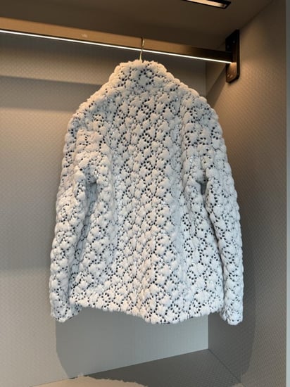 Chanel COCO NEIGE 2025 26 JACKET fur Sequin جاكيت شانيل فرو مخرم أبيض