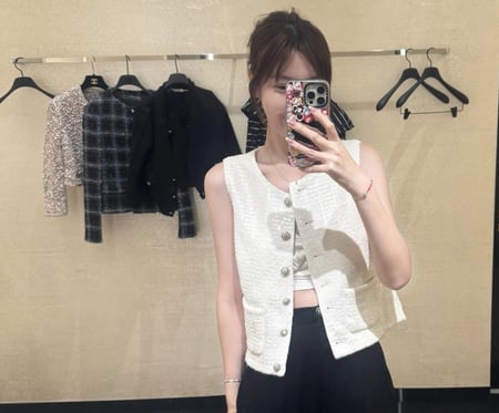 2025 جيلية شانيل تويد براق أبيض CHANEL GLITTERED TWEED VEST