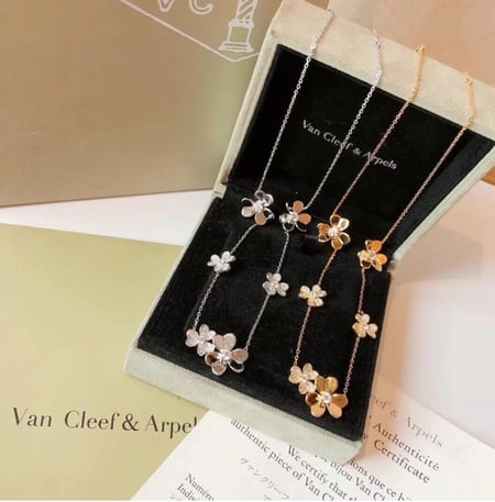 قلاده فان كليف فريفول 9 زهرات وردي