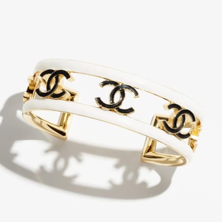 2024 سوار شانيل عريض ذهبي، أبيض، أسود