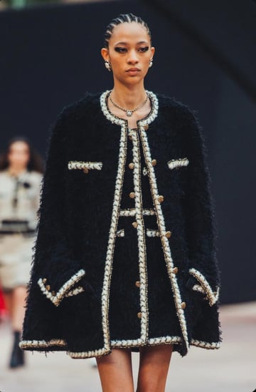 2025 فستان شانيل تويد صوفي قصير