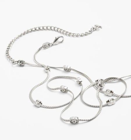 2024 قلادة شانيل طويلة معدن فضي  CHANEL LONG SILVER NECKLACE