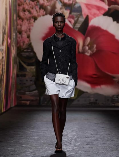 حقيبة شانيل أبيض شنطة شانيل كاميرا chanel white camera bag