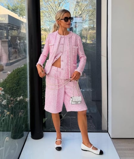 CHANEL PINK TWEED JACKET 2025 جاكيت شانيل وردي تويد بأزرار أمامية