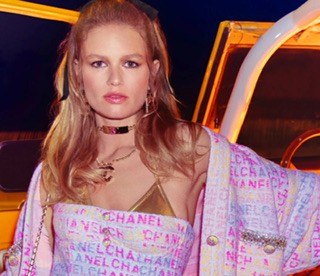 2024 قلادة شوكر بلوقو شانيل ذهبي أسود وردي