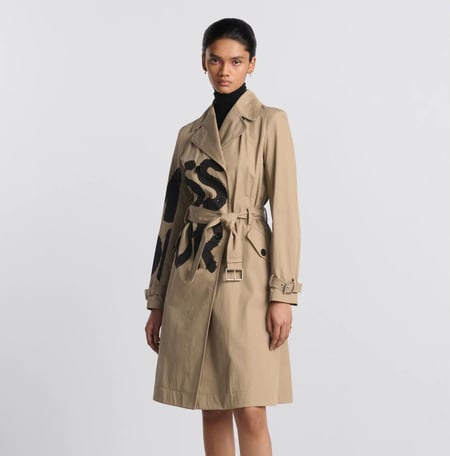 ديور ترنش كوت بيج عليها كتابة ميس ديور beige miss Dior trench coat