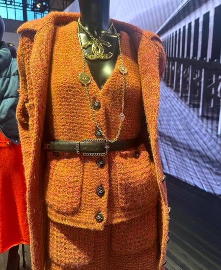 CHANEL ORANGE VEST 2025 جيلية شانيل برتقالي وردي بني فاتح