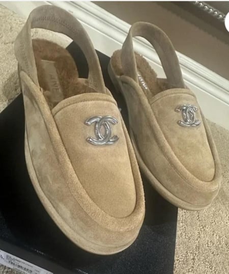 Chanel velvet fur shoes حذاء شانيل المخملي مبطن بالفرو