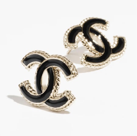 2024 اقراط شانيل غلق مسمار ذهبي اسود