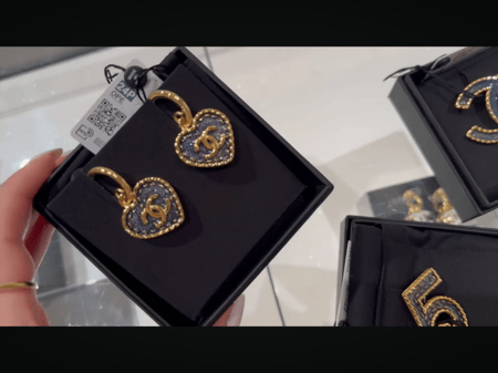 2024 أقراط شانيل بدلاية ذهبي أزرق على شكل قلب