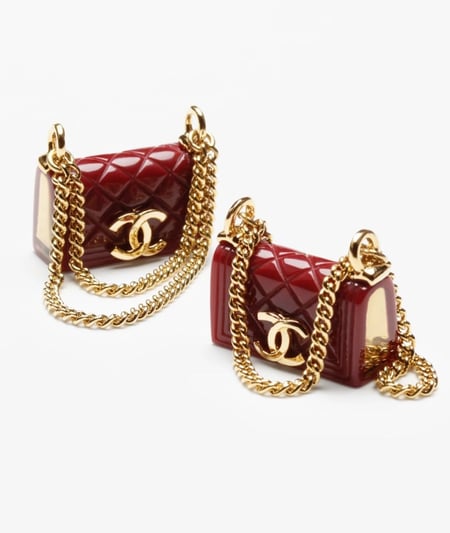 2024 اقراط شانيل ذهبي غلق مسمار بدلائل على شكل حقيبة شانيل حمراء