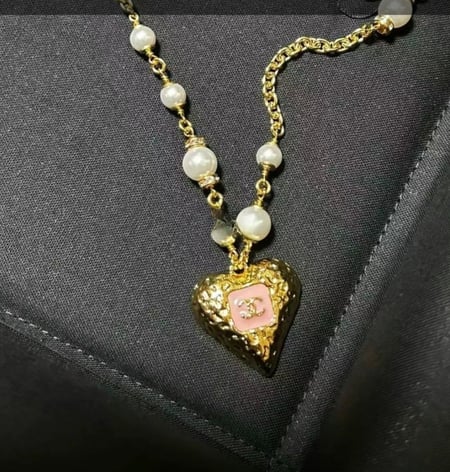 2024 شانيل سلسال على شكل قلب ذهبي وردي لؤلؤي