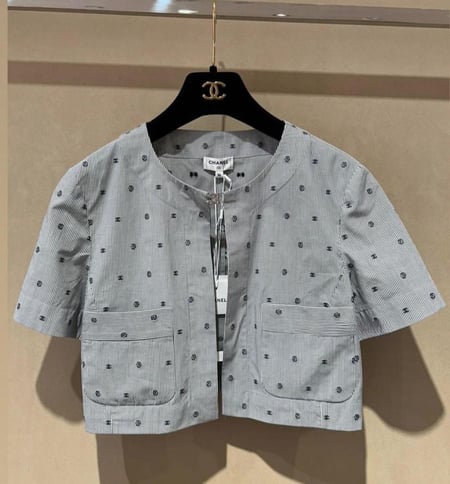 2024 قميص شانيل قطن قصير بمشبك واحد مرصع بالكريستال