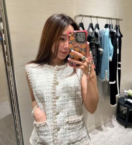 Chanel gold Wool Tweed vest 2025 جيليه شانيل تويد صوفي ذهبي جيلية