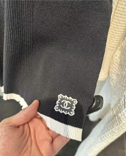 2025 Chanel White or black top قميص شانيل توب بأكمام