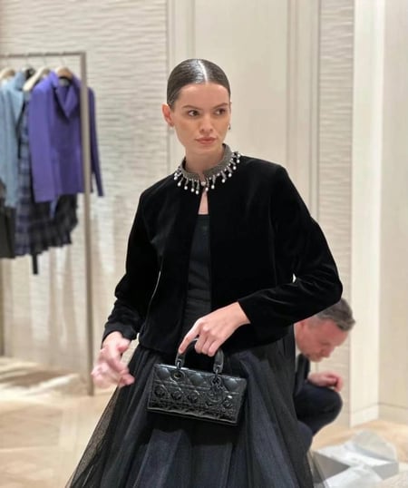 جاكيت ديور أسود مخمل كم طويل شك رقبة Dior Embroidered Cropped Jacket