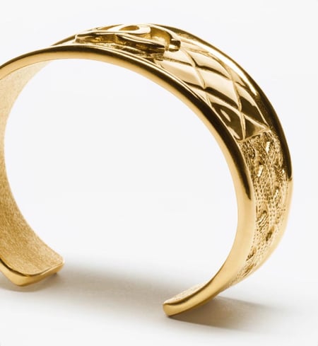 CHANEL GOLD CUFF 2025 سوار شانيل عريض معدن ذهبي