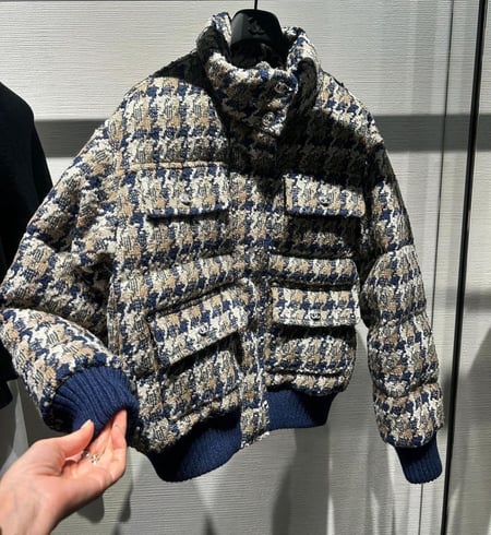 جاكيت شانيل تويد كحلي بيج  CHANEL COCO NEIGE BEIGE NAVY TWEED JACKET