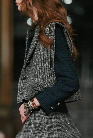 2024 جيليه شانيل تويد صوفي رمادي  Chanel tweed gray vest
