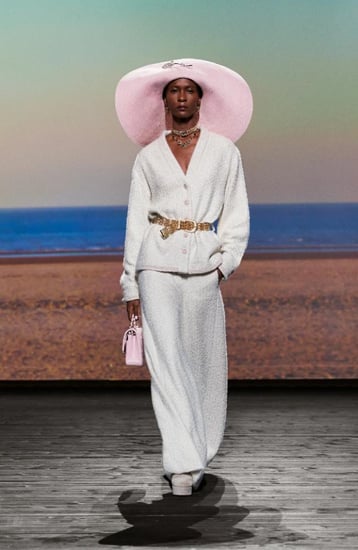 CHANEL WHITE SILVER GOLD JACKET سترة شانيل جاكيت تويد الكشمير أبيض فضي