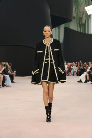 2025 فستان شانيل تويد صوفي قصير