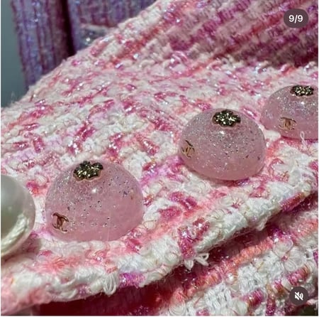 CHANEL PINK TWEED JACKET 2025 جاكيت شانيل وردي تويد بأزرار أمامية