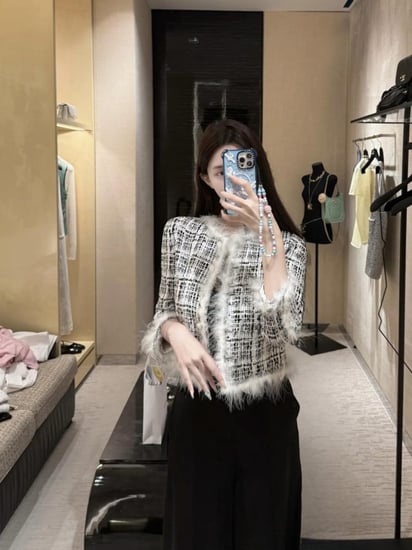 2025 CHANEL TWEED FEATHERS JACKET  جاكيت شانيل تويد ريش أبيض أسود