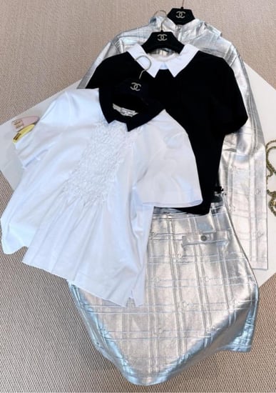 2025 Chanel Black T Shirt  تيشيرت شانيل قميص توب أسود بياقة بيضاء