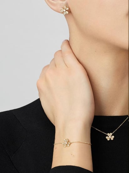 Gold Frivole pendant Van Cleef earrings أقراط حلق فان كليف ذهبي