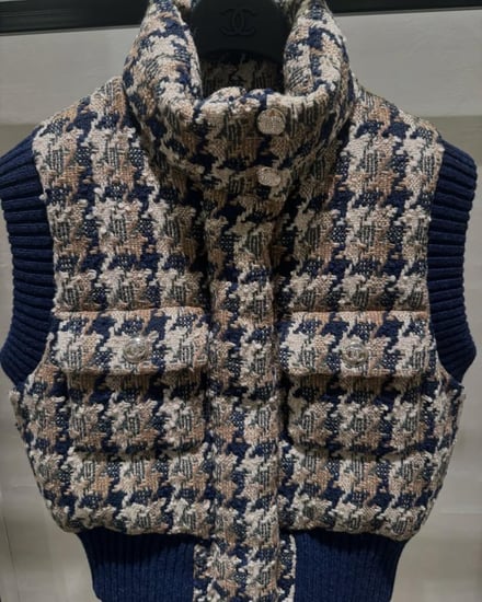 جيليه شانيل تويد كحلي بيج CHANEL COCO NEIGE BEIGE NAVY TWEED VEST