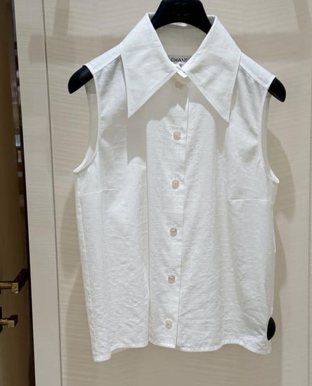 Chanel 25P white blouse 2025 بلوزة شانيل أبيض بطبعات لوقو cc