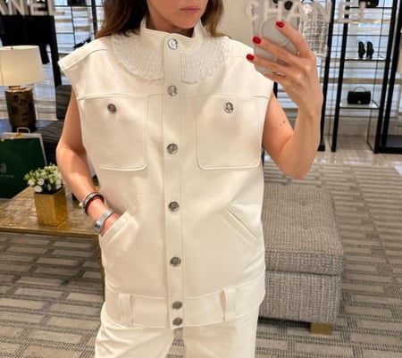 جيليه شانيل جاكيت جلد أبيض 2025 CHANEL WHITE LEATHER VEST
