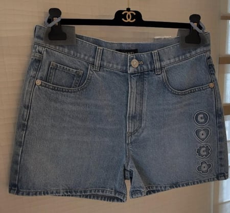 شورت شانيل دينم  شاطئ كوكو بيتش أزرق 2025 Chanel Coco Beach shorts