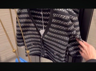 2024 كارديقان شانيل أسود صوف كاشمير مفتوح من الأمام بازرار