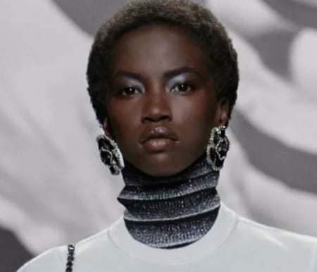 2024 اقراط شانيل مسمار معدن لألئ زجاجية أسود