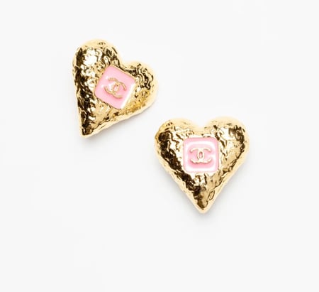 2024 شانيل اقراط غلق مسمار على شكل قلب ذهبي وردي