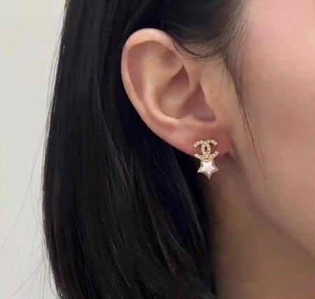 2024 أقراط شانيل مسمار غلق ذهبي على شكل نجمة مرصعة بالكريستال