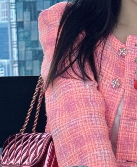 2024 جاكيت شانيل سترة تويد متقزح وردي فاتح