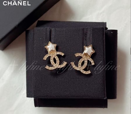 4 أقراط شانيل بدلاية ذهبي على شكل نجمة مرصعة بالكريستال