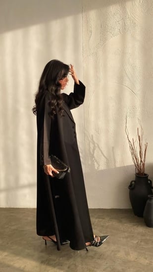 عباية كتان بقصه جاكيت لمعه نص كلوش( الاسود)