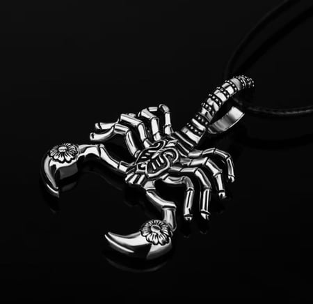 قلادة | The scorpion