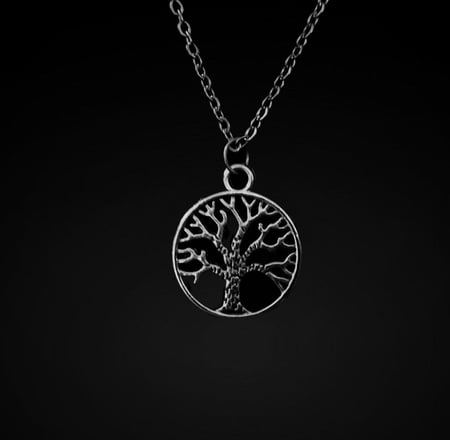 قلادة | small poison tree