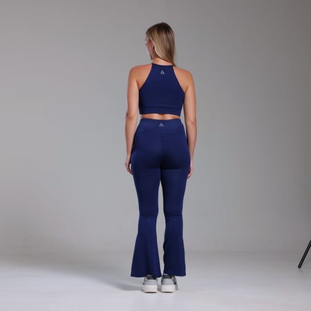 طقم رياضي بحواف واسعة